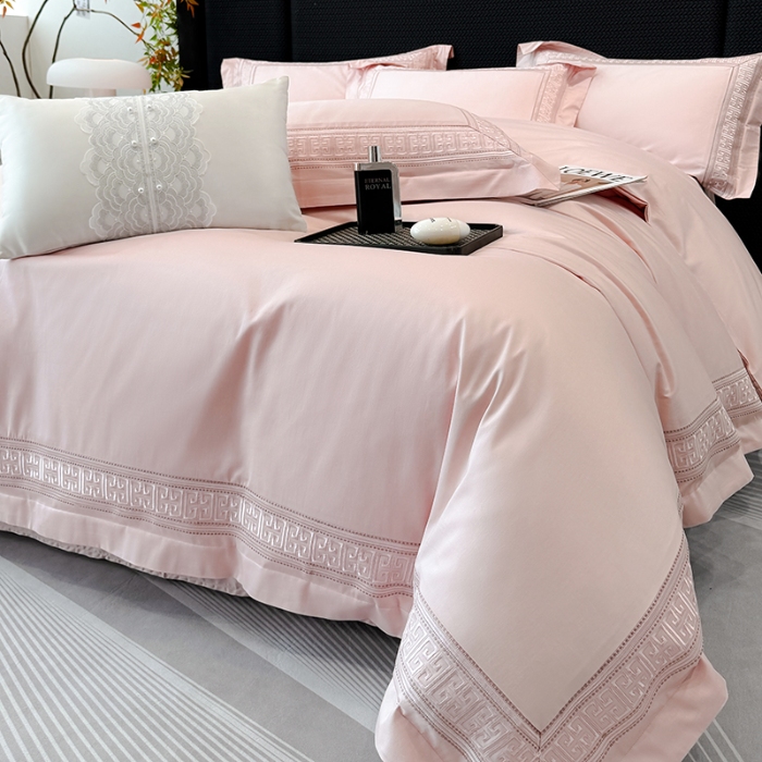 91家纺网 家纺一手货源 找家纺 高档礼盒装50*50S贡缎长绒棉刺绣花四件套100%纯棉全棉床单床笠款量大价优 香奈粉-丽思兰顿-A类贡缎长绒棉