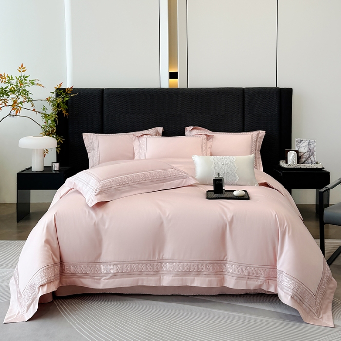 91家纺网 家纺一手货源 找家纺 高档礼盒装50*50S贡缎长绒棉刺绣花四件套100%纯棉全棉床单床笠款量大价优 香奈粉-丽思兰顿-A类贡缎长绒棉