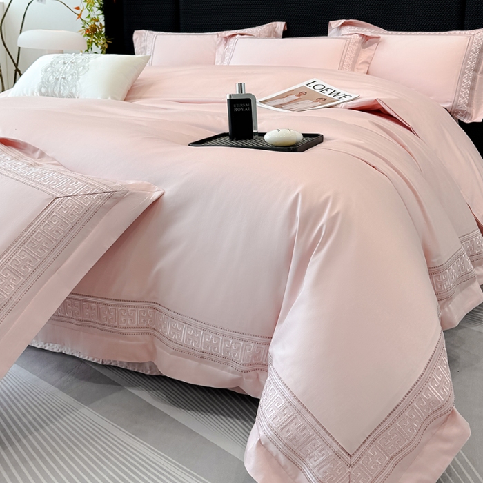 91家纺网 家纺一手货源 找家纺 高档礼盒装50*50S贡缎长绒棉刺绣花四件套100%纯棉全棉床单床笠款量大价优 香奈粉-丽思兰顿-A类贡缎长绒棉