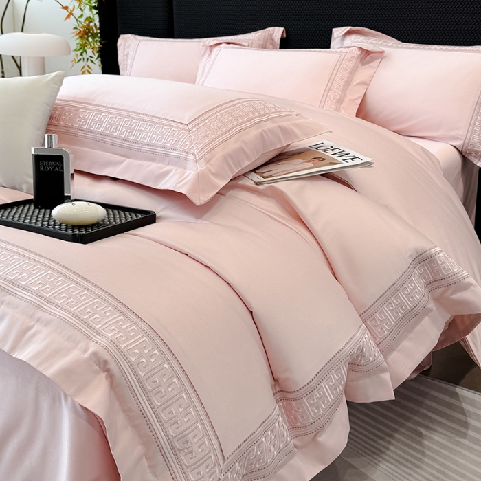 91家纺网 家纺一手货源 找家纺 高档礼盒装50*50S贡缎长绒棉刺绣花四件套100%纯棉全棉床单床笠款量大价优 香奈粉-丽思兰顿-A类贡缎长绒棉