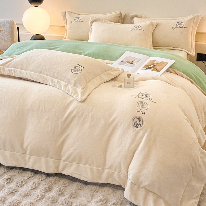 91家纺网 家纺一手货源 找家纺 （总）控价 专版花型   2025年新款9.2斤240克全消光A类大刺绣牛奶绒四件套-伊菲