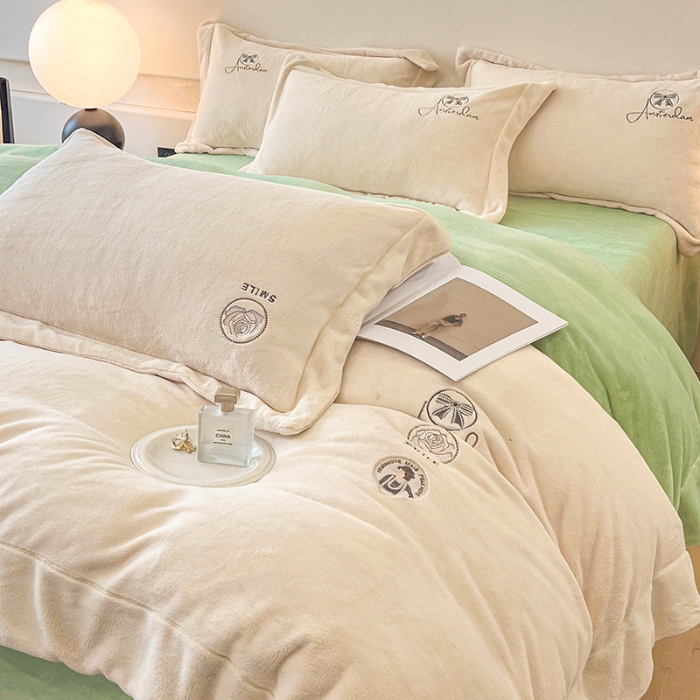 91家纺网 家纺一手货源 找家纺 （总）控价 专版花型   2025年新款9.2斤240克全消光A类大刺绣牛奶绒四件套-伊菲