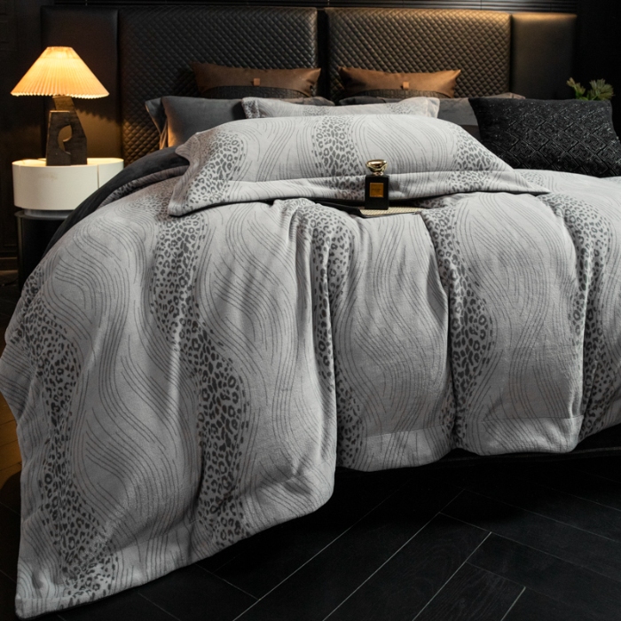 91家纺网 家纺一手货源 找家纺 （总）控价 2025新款 专版花型 高克重240克全消光A类印花牛奶绒四件套-有风直播首选