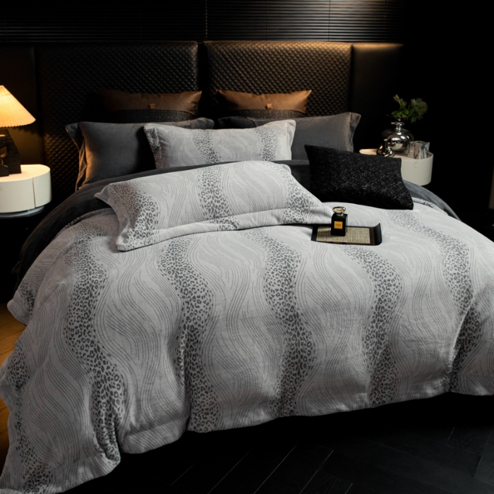 91家纺网 家纺一手货源 找家纺 （总）控价 2025新款 专版花型 高克重240克全消光A类印花牛奶绒四件套-有风直播首选