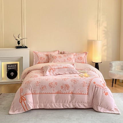 91家纺网 家纺一手货源 找家纺 （总）控价 2025新款  专版花型 全消光A类数码印花牛奶绒四件套床盖款-如梦