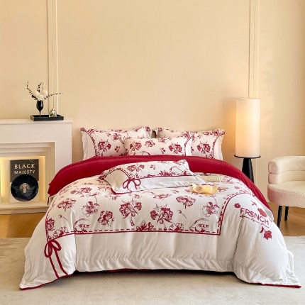 91家纺网 家纺一手货源 找家纺 （总）控价 2025新款  专版花型 全消光A类数码印花牛奶绒四件套床盖款-如梦