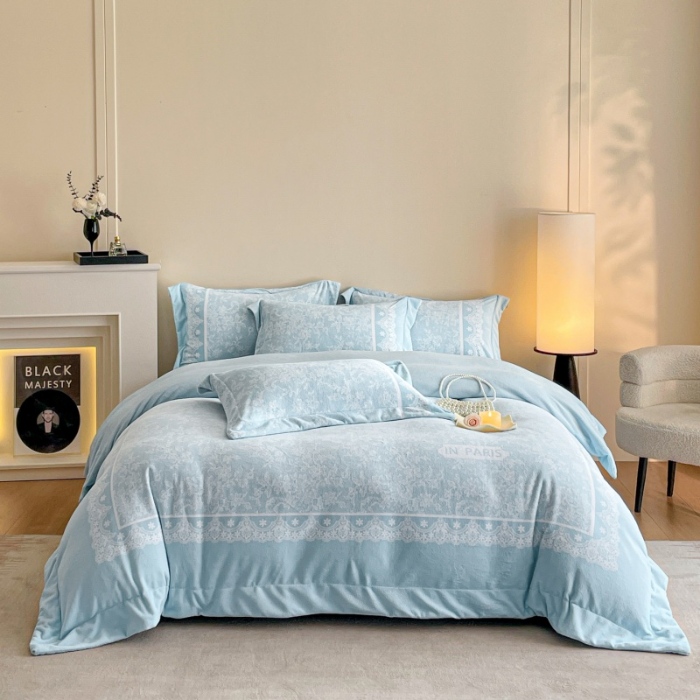 91家纺网 家纺一手货源 找家纺 （总）控价 2025新款 专版花型 高克重240克A类全消光数码印花牛奶绒四件套床盖款-恋语