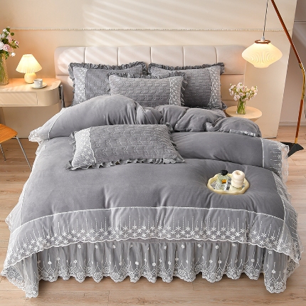 91家纺网 家纺一手货源 找家纺 （总）三友家纺 直播爆款重工蕾丝牛奶绒花边床盖三/四件套