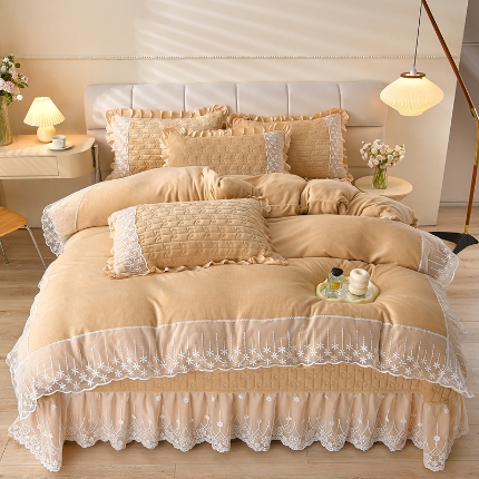 91家纺网 家纺一手货源 找家纺 （总）三友家纺 直播爆款重工蕾丝牛奶绒花边床盖三/四件套