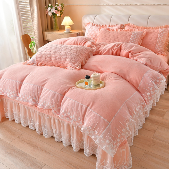 91家纺网 家纺一手货源 找家纺 （总）三友家纺 直播爆款重工蕾丝牛奶绒花边床盖三/四件套