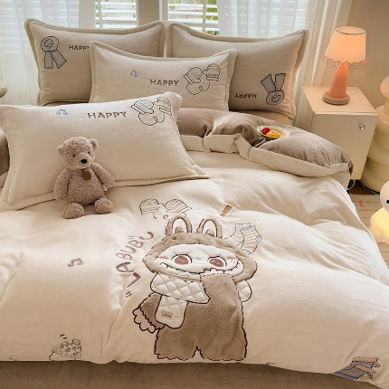 91家纺网 家纺一手货源 找家纺 漫布云家纺2025新款230g全消光大版卡通牛奶绒兔毛贴布绣花四件套可爱卡通男孩女孩法莱绒被套三件套 童梦园-嫩黄