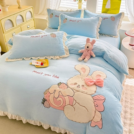 91家纺网 家纺一手货源 找家纺 漫布云家纺2025新款230g全消光大版卡通牛奶绒兔毛贴布绣花四件套可爱卡通男孩女孩法莱绒被套三件套 童梦园-嫩黄