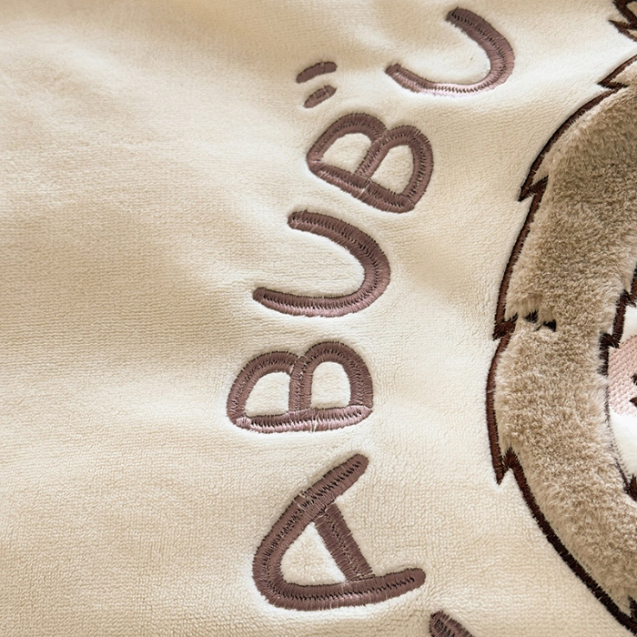 91家纺网 家纺一手货源 找家纺 漫布云家纺2025新款230g全消光大版卡通牛奶绒兔毛贴布绣花四件套可爱卡通男孩女孩法莱绒被套三件套 布林-浅咖 