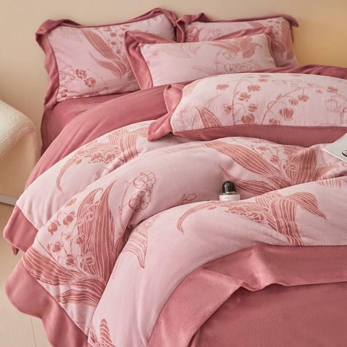 91家纺网 家纺一手货源 找家纺 （总）控价 2025新款高克重9.2斤240克A类全消光印花拼角牛奶绒四件套-铃兰