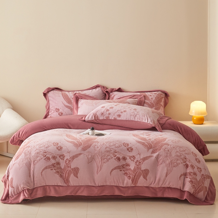 91家纺网 家纺一手货源 找家纺 （总）控价 2025新款高克重9.2斤240克A类全消光印花拼角牛奶绒四件套-铃兰