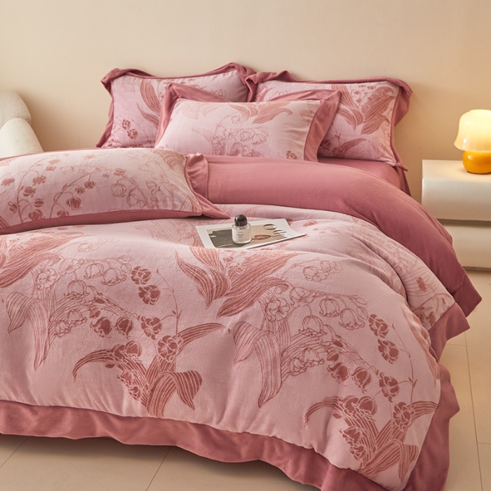 91家纺网 家纺一手货源 找家纺 （总）控价 2025新款高克重9.2斤240克A类全消光印花拼角牛奶绒四件套-铃兰