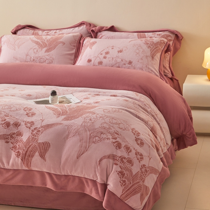 91家纺网 家纺一手货源 找家纺 （总）控价 2025新款高克重9.2斤240克A类全消光印花拼角牛奶绒四件套-铃兰