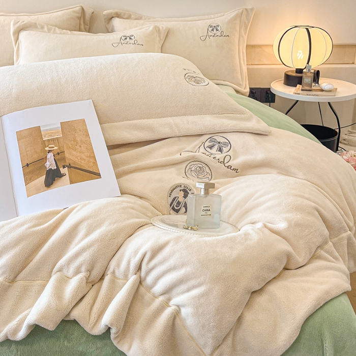 91家纺网 家纺一手货源 找家纺 （总）控价 专版花型   2025年新款9.2斤240克全消光A类大刺绣牛奶绒四件套-伊菲