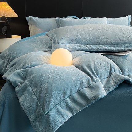 （总）控价   专版花型  2025年新款240克9.2斤全消光A类烂花牛奶绒四件套-蝴蝶戏花