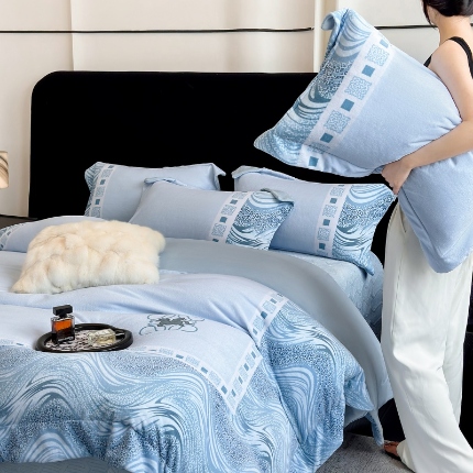 91家纺网 家纺一手货源 找家纺 （总）控价 2025新款 专版花型 240克全消光A类数码印花牛奶绒四件套床盖款-贝斯