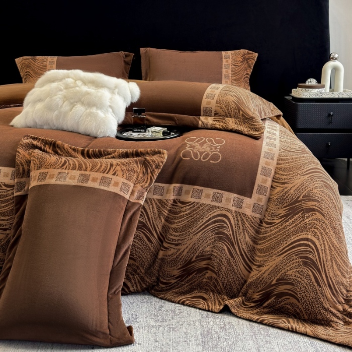 91家纺网 家纺一手货源 找家纺 （总）控价 2025新款 专版花型 240克全消光A类数码印花牛奶绒四件套床盖款-贝斯