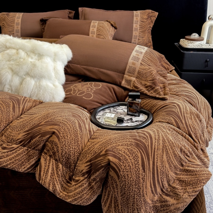 91家纺网 家纺一手货源 找家纺 （总）控价 2025新款 专版花型 240克全消光A类数码印花牛奶绒四件套床盖款-贝斯