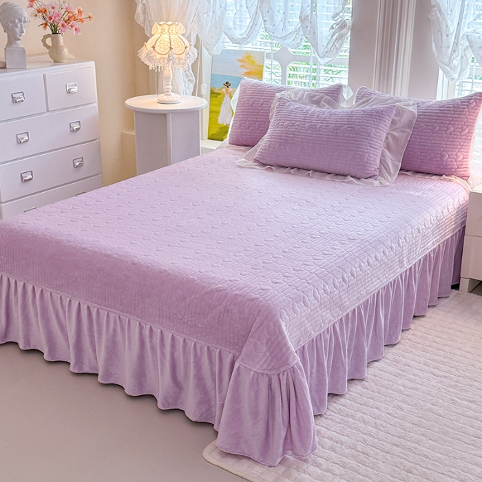 91家纺网 家纺一手货源 找家纺 漫布云2025秋冬新款11斤230g全消光牛奶绒夹棉床盖款四件套纯色蕾丝花边刺绣床裙款床盖--米兰系列  米兰-梦幻紫 