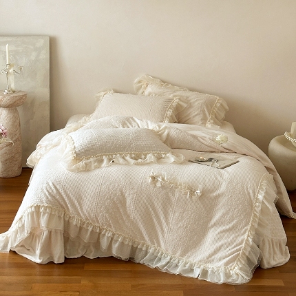 91家纺网 家纺一手货源 找家纺 乐朵家居 2025新款 舒芙蕾 牛奶绒 床单款夹棉床盖四件套（控价床单268床盖298）奶油白