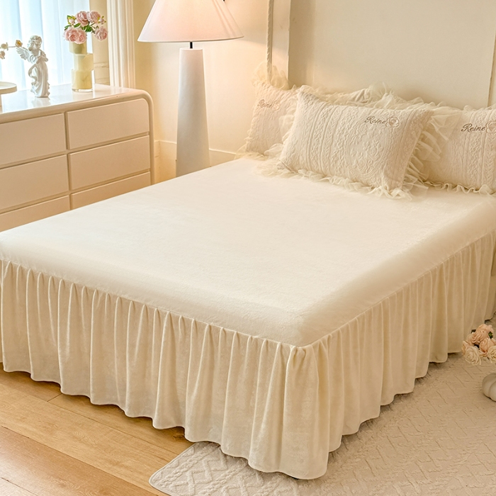 91家纺网 家纺一手货源 找家纺 2025苏米娜360g全消光牛奶绒工艺款蕾丝盘花立体雕花绒牛奶绒四件套刺绣绣花套件 安琪-奶油白 