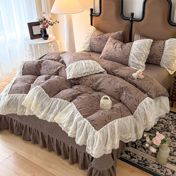 91家纺网 家纺一手货源 找家纺 （总）漫布云2025秋冬新款法式复古双层花边大蕾丝水洗棉亚麻床盖款四件套全棉纯棉印花小碎花四件套