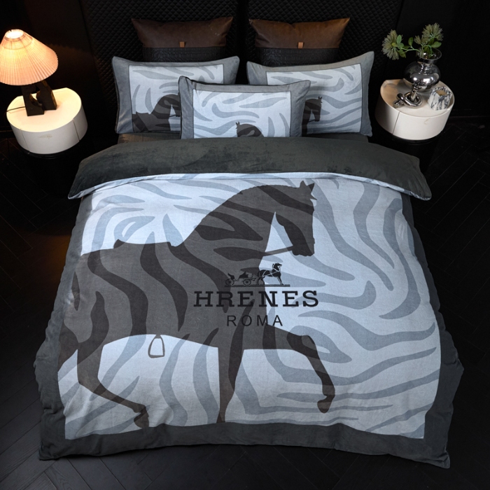 91家纺网 家纺一手货源 找家纺 （总）控价 专版花型 2025新款240克A类全消光数码印花牛奶绒四件套-奥弗恩直播首选