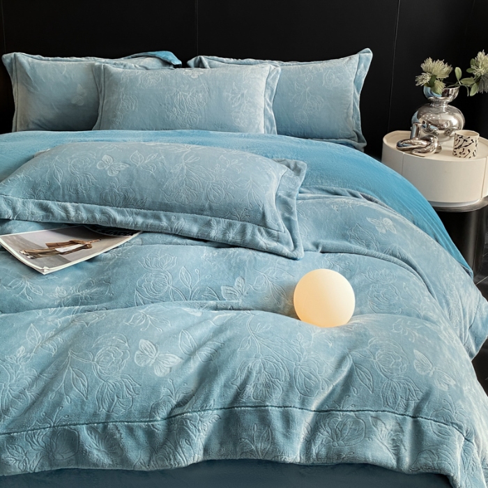 91家纺网 家纺一手货源 找家纺 （总）控价  专版花型  2025年新款240克9.2斤全消光A类烂花牛奶绒四件套-蝴蝶戏花