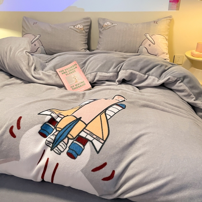 91家纺网 家纺一手货源 找家纺 （总）控价 2025年新款 专版花型 240克全消光A类儿童牛奶绒四件套-飞行游 