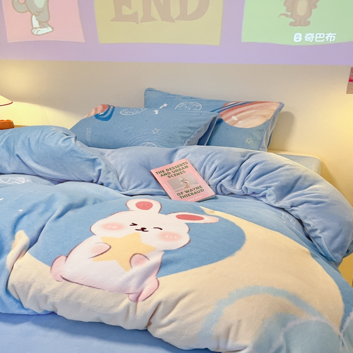 91家纺网 家纺一手货源 找家纺 （总）控价 2025年新款 专版花型 240克全消光A类儿童牛奶绒四件套-萌萌兔