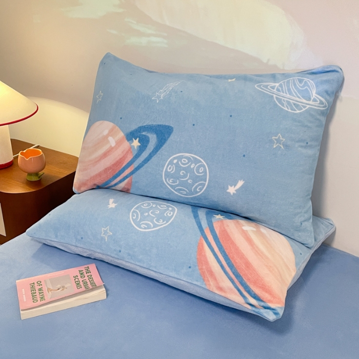 91家纺网 家纺一手货源 找家纺 （总）控价 2025年新款 专版花型 240克全消光A类儿童牛奶绒四件套-萌萌兔