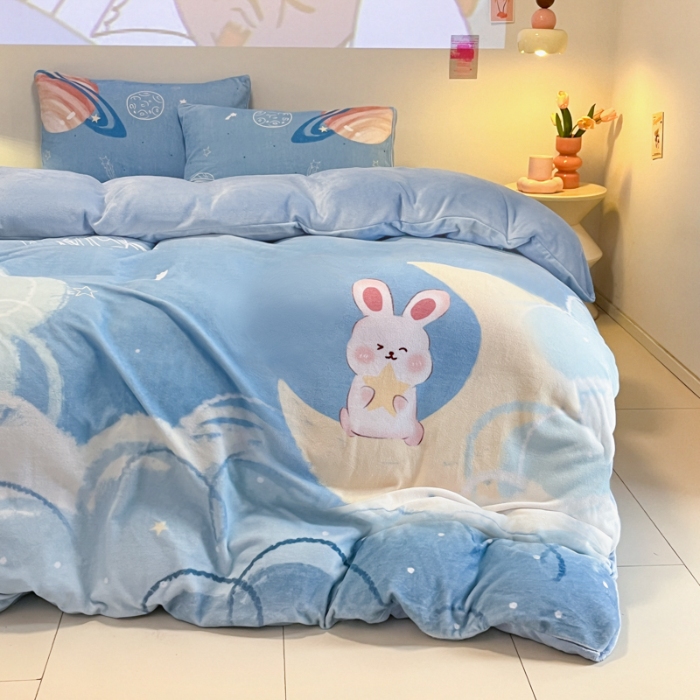 91家纺网 家纺一手货源 找家纺 （总）控价 2025年新款 专版花型 240克全消光A类儿童牛奶绒四件套-萌萌兔