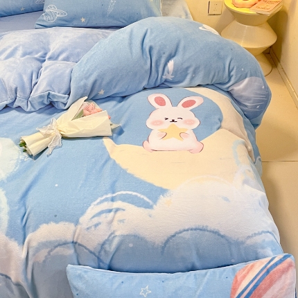 （总）控价 2025年新款 专版花型 240克全消光A类儿童牛奶绒四件套-萌萌兔