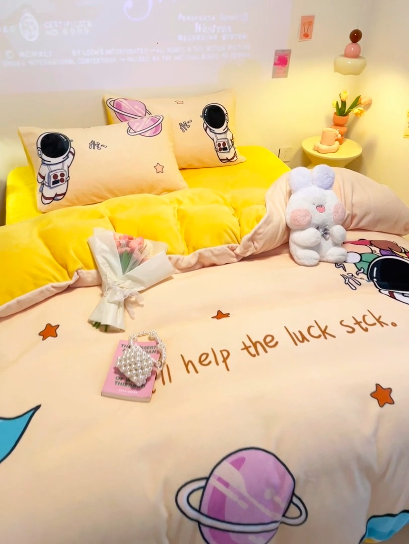 91家纺网 家纺一手货源 找家纺 （总） 控价 专版花型  2025年新款240克全消光A类儿童牛奶绒四件套-太空行