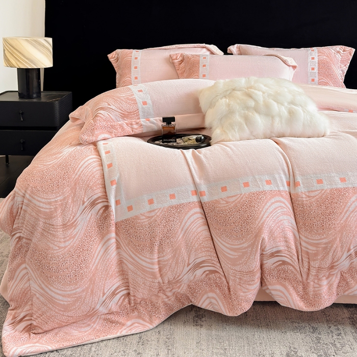 91家纺网 家纺一手货源 找家纺 （总）控价 2025新款 床盖款240克全消光A类数码印花牛奶绒四件套-贝斯