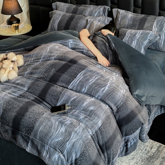 91家纺网 家纺一手货源 找家纺 （总）控价 2025新款  专版花型 全消光A类数码印花牛奶绒四件套床盖款-情怀直播首选