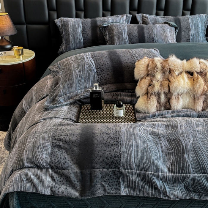 91家纺网 家纺一手货源 找家纺 （总）控价 2025新款  专版花型 全消光A类数码印花牛奶绒四件套床盖款-情怀直播首选