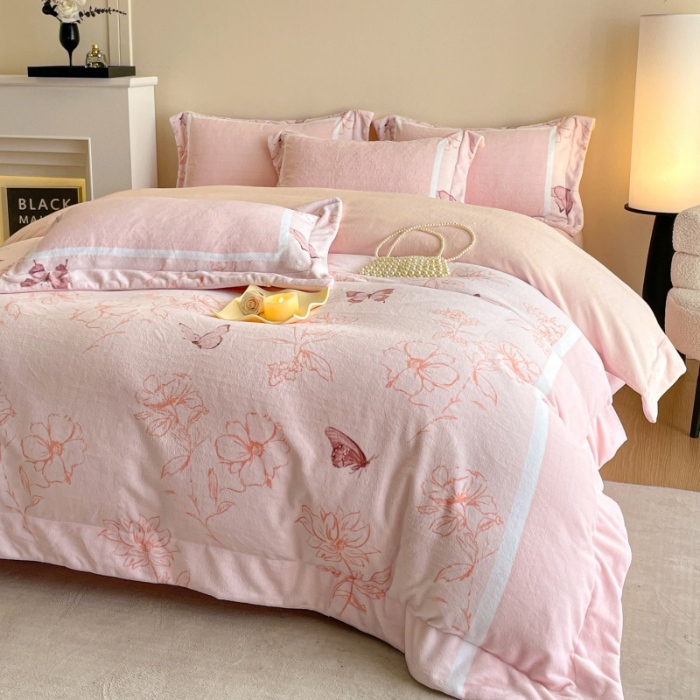 91家纺网 家纺一手货源 找家纺 （总）控价 2025新款高克重240克A类全消光数码印花牛奶绒四件套床盖款-雨蝶