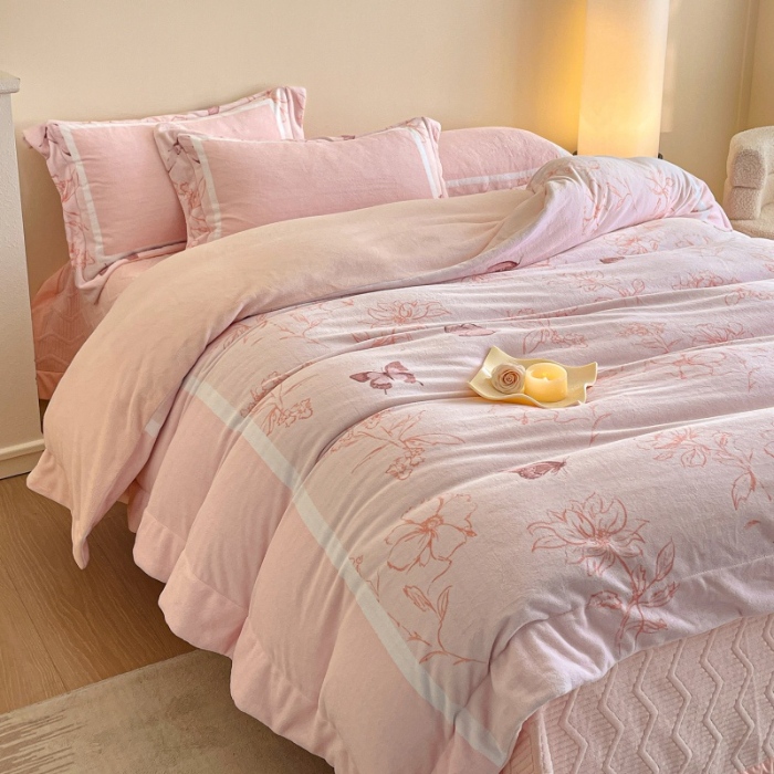 91家纺网 家纺一手货源 找家纺 （总）控价 2025新款高克重240克A类全消光数码印花牛奶绒四件套床盖款-雨蝶