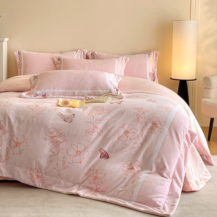 91家纺网 家纺一手货源 找家纺 （总）控价 2025新款高克重240克A类全消光数码印花牛奶绒四件套床盖款-雨蝶