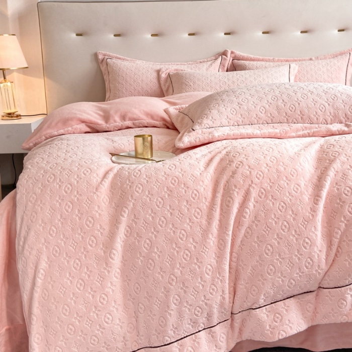 91家纺网 家纺一手货源 找家纺 （总）经年 2025年新款210克全消光A类烂花牛奶绒四件套-路易系列