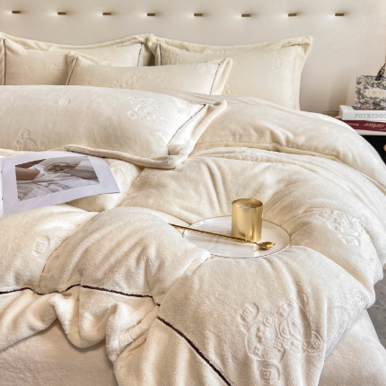 （总）经年 2025年新款210克全消光A类烂花牛奶绒四件套-小熊系列