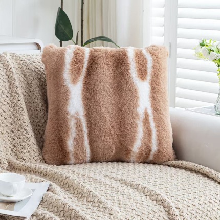 91家纺网 家纺一手货源 找家纺 （总）爆款仿兔毛绒抱枕靠垫不零售量大优惠