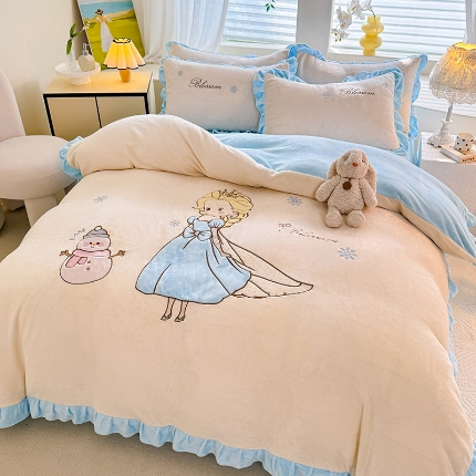 91家纺网 家纺一手货源 找家纺 漫布云家纺2025新款230g全消光大版卡通牛奶绒兔毛贴布绣花四件套可爱卡通男孩女孩法莱绒被套三件套 萌萌哒-樱花粉