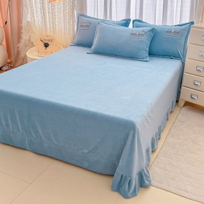 91家纺网 家纺一手货源 找家纺 2025外贸跑量款加厚清新公主法式风花卉纯色牛奶绒贴布绣刺绣花四件套单品床单被套婴儿绒法兰绒兔毛绒四件套 心动天蓝