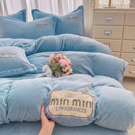2025外贸跑量款加厚清新公主法式风花卉纯色牛奶绒贴布绣刺绣花四件套单品床单被套婴儿绒法兰绒兔毛绒四件套 心动天蓝